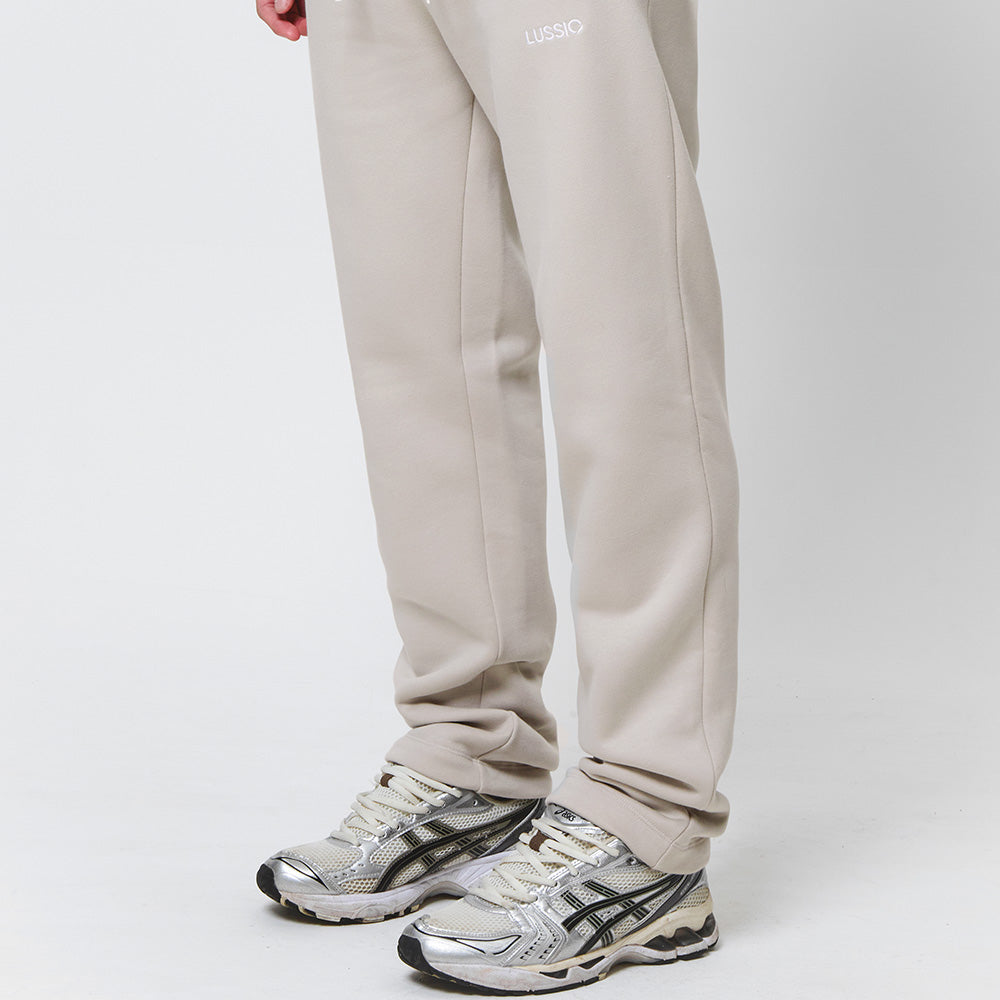 Side view of the stone jogger, model not showing face, side shot