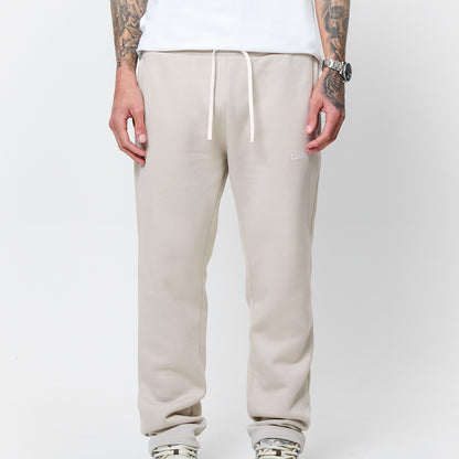 Model not showing face and close up on the Stone jogger, front view